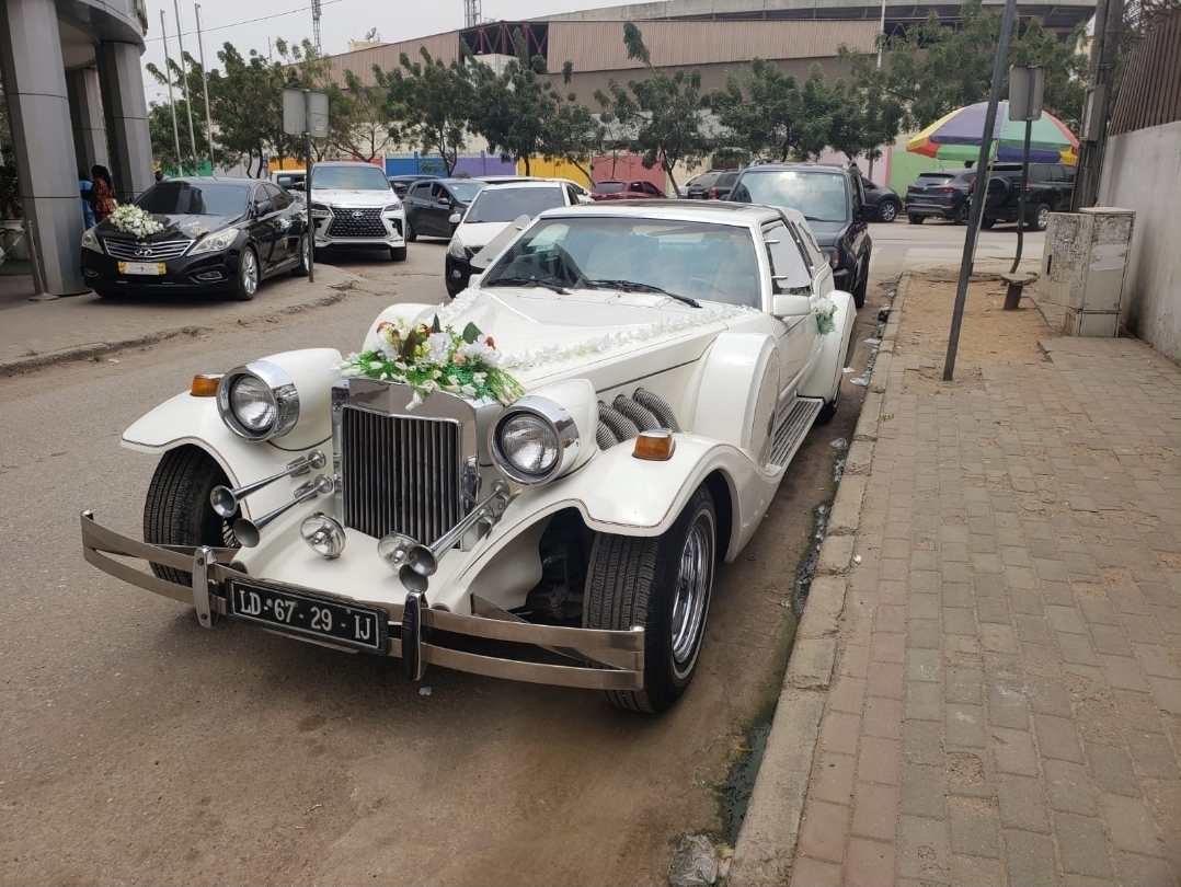 Relíquia Excalibur Limousine — Zimmer Mustang
